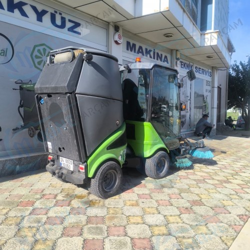 Nilfisk Diesel Road Sweeper MN-F2000