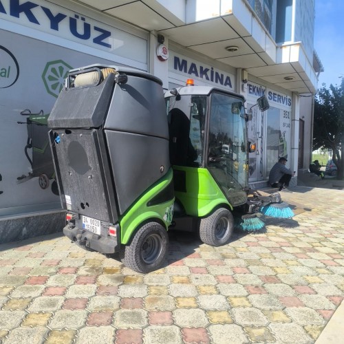 Nilfisk Diesel Road Sweeper MN-F2000